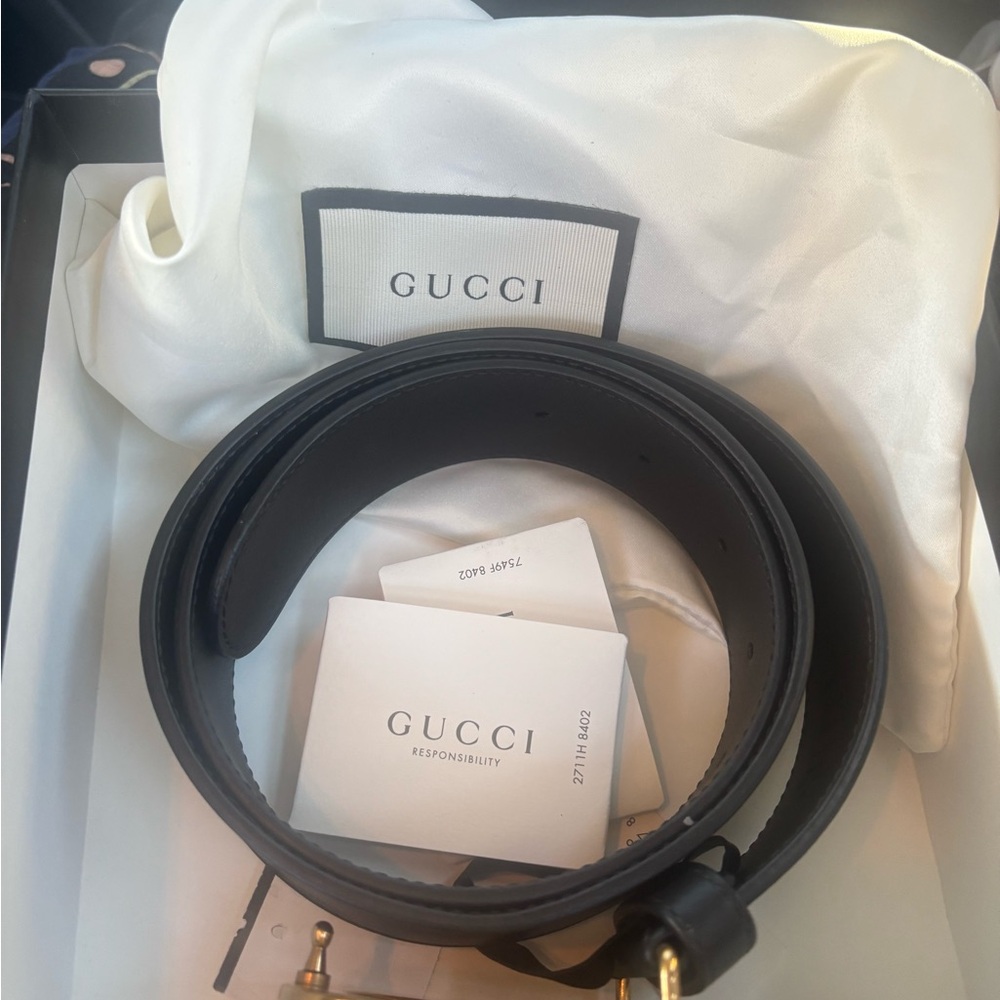 Gucci Leather Belt with Gold GG Emblem - Picture 2 of 3